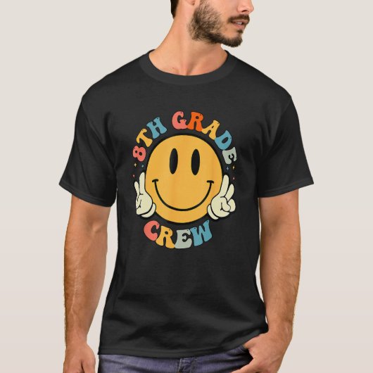 8th Grade Crew Smile Face Groovy Student Back To S Tシャツ (正面)