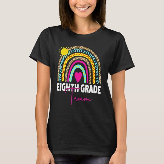8th Grade Teacher Rainbow Back To School Hello Eig Tシャツ (正面)