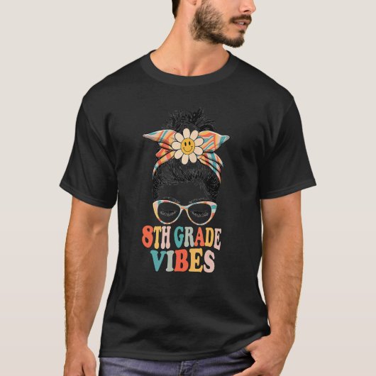 8th Grade Vibes Messy Hair Bun Girl Back To School Tシャツ (正面)