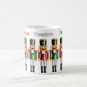 9つのおもしろいで赤いおよび緑のクリスマスのくるみ割り コーヒーマグカップ (中央)