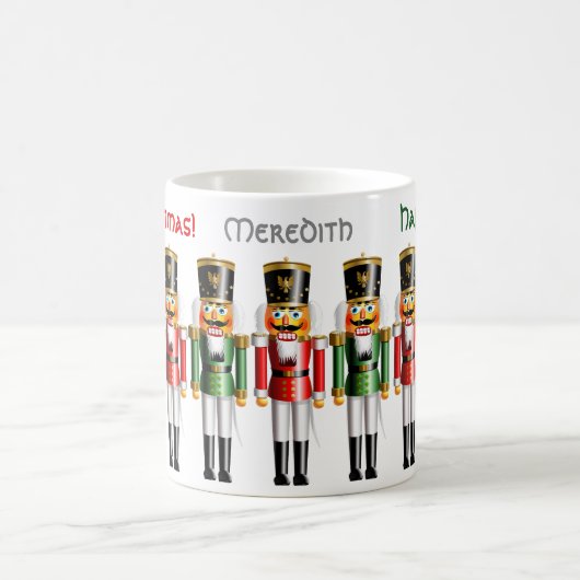 9つのおもしろいで赤いおよび緑のクリスマスのくるみ割り コーヒーマグカップ (中央)