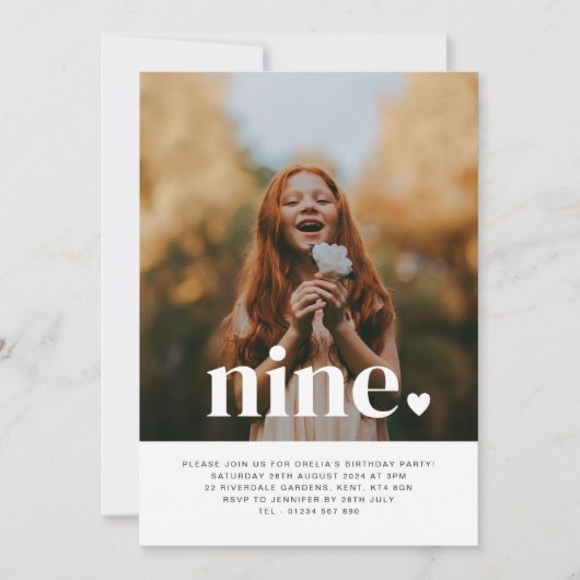 9つのハートフォトファースト誕生日招待状 招待状 (正面)