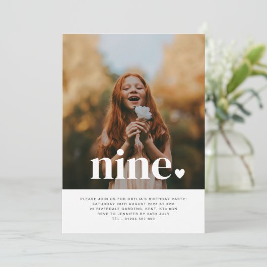 9つのハートフォトファースト誕生日招待状 招待状 (スタンド正面)
