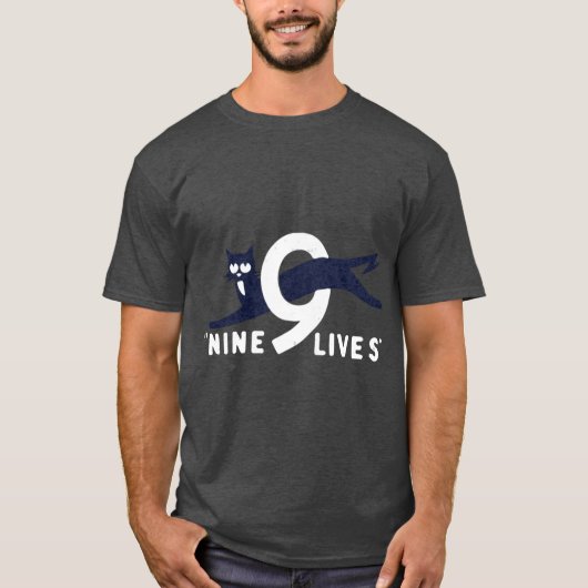 9つの命を持つ男の子 Tシャツ (正面)
