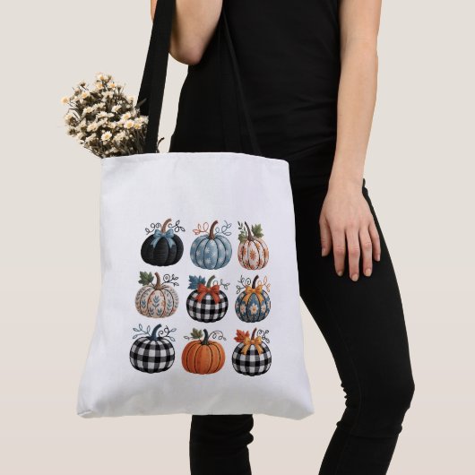 9つの装飾的なカボチャの刺繍 トートバッグ (クローズアップ)