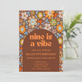 9はVibeレトロGroovy花9誕生日 招待状 (スタンド正面)