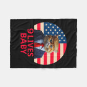 9ライフベビーキャットトランプ2024勝利勝者Tru フリースブランケット (正面(横))