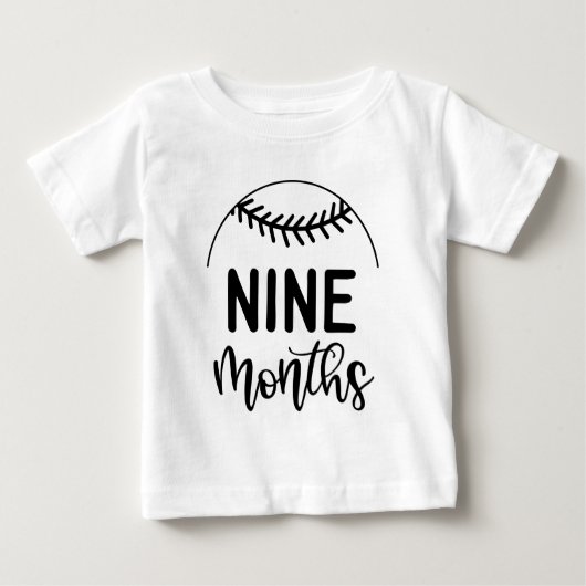 9ヶ月 ベビー+野球+マイルストーン ベビーTシャツ (正面)