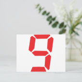 9個の赤い目覚まし時計のデジタル番号 ポストカード (スタンド正面)