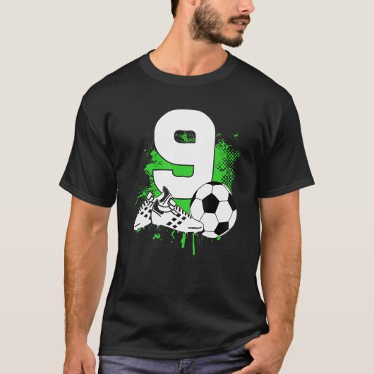 9歳のダビング少年サッカー選手9歳の誕生日 Tシャツ (正面)