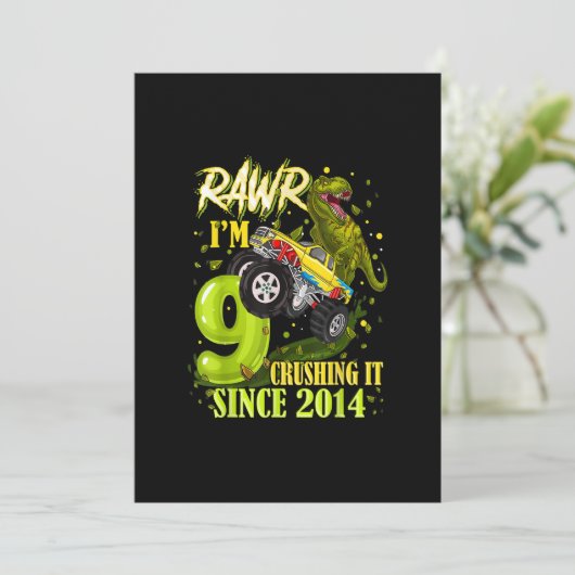 9歳の恐竜T-Rexモンスターカート 9歳の誕生日 招待状 (スタンド正面)