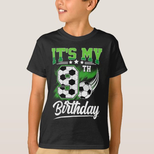 9歳の誕生日おめでとう少年サッカー 誕生日お祝い 9歳 Tシャツ (正面)