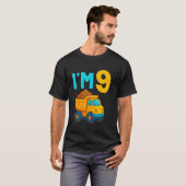 9歳の誕生日おめでとう カートゥーン ダンプ トラック 建設 Tシャツ (正面フル)