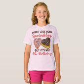 9歳の誕生日おめでとう ドーナツのようにカラフルに輝いて Tシャツ (正面フル)