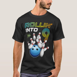 9歳の誕生日おめでとう レトロボウリングの9歳の誕生日パーティーにロールイン Tシャツ