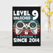 9歳の誕生日おめでとう!楽しいゲームをする息子へ カード (黄色い花)