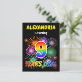 9歳の誕生日おめでとう - 楽しい花火と虹色の「9」 ポストカード (スタンド正面)