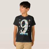 9歳の誕生日クリスマススノーフレーク9歳の子供 Tシャツ (正面フル)