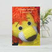 9歳の誕生日パーティー、名前、黄色い犬のオレンジ色の髪 招待状 (スタンド正面)