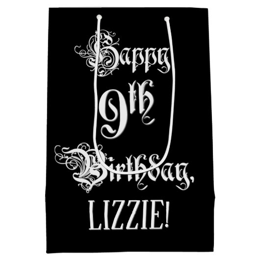 9歳の誕生日：華麗でエレガントなスクリプト + オーダーメイドのお名前 ミディアムペーパーバッグ (裏面)