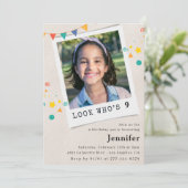 9歳シンプルの誕生日招待状ガールオレンジ写真 招待状 (スタンド正面)