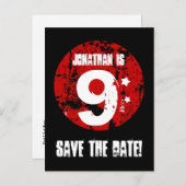9誕生日日付を保存する赤グランジ黒A01H 案内ポストカード (正面/裏面)