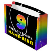 9誕生日:カラフルレインボー9、名前をカスタムする ラージペーパーバッグ (裏面アングル)