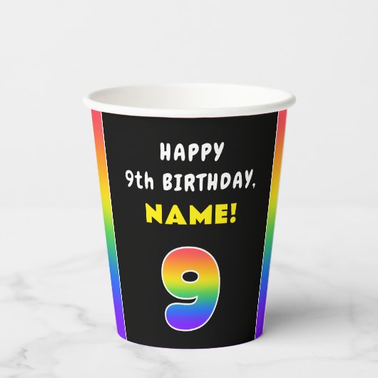 9誕生日:カラフルレインボー9、名前をカスタムする 紙コップ (裏面)