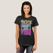 90年代の雰囲気 レトロブームボックス ネオン調デザイン Tシャツ (正面フル)