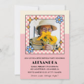 90歳の誕生日の招待レトロGroovyピンクの花 招待状 (正面)