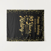 90歳の誕生日バックドロップ 黒金コンフェッティ タペストリー (正面(横))