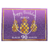 90歳の誕生日パイナップルパープルピンクグリッター名 ラージペーパーバッグ (裏面)