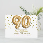 90歳の誕生日パーティー用のゴールドバルーンと紙吹雪90個 招待状 (スタンド正面)