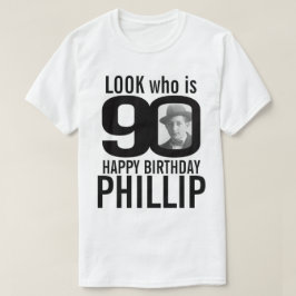 90歳の誕生日モノラル見る90カスタムの写真と名前 Tシャツ