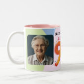 90歳90歳90歳の素晴らしい90歳の誕生日プレゼント ツートーンマグカップ (左)