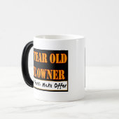 90歳、1人の所有者-必要性の部品は、提供をします モーフィングマグカップ (正面左)