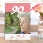 90誕生日おもしろい前向き写真パーソナライズされた カード<br><div class="desc">90歳カスタムの誕生日あいさつ祝カード。そ来その引用文90やる気を起こさせると何と！ユーモアのセンスを持つ人に最適だ。そのカードはピンクと白の色をしている。写真をテンプレートに挿入年の番号を変更することもできます。</div>