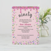 90誕生日ピンク色のアイシングと散水 招待状 (スタンド正面)