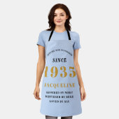 90誕生日1935生まれ青と金ゴールド エプロン (着用した状態)