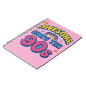 90s以素晴らし降 – カラフルレトロY2Kスタイル ノートブック (左側)