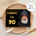 90th誕生日ブラック金ゴールド応援写真 招待状<br><div class="desc">トレンディー90歳の誕生日パーティーの招待状。文字付き：応援前90書に金ゴールドバフェイクルーンレター。黒の背景。金色の紙吹雪で。写真のテンプレート。背面にイベント詳細を追加。白い文字、黒い背景</div>