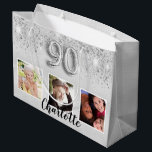 90th birthday silverグリッター写真名 ラージペーパーバッグ<br><div class="desc">90歳ガーリーの抱き枕。銀色のメタリックな背景にグリッターの塵。3枚の写真と名前をパーソナライズして追加。90番はバ書ロンスタイルフォント。パーティーの好意バッグや抱き枕として完璧。</div>
