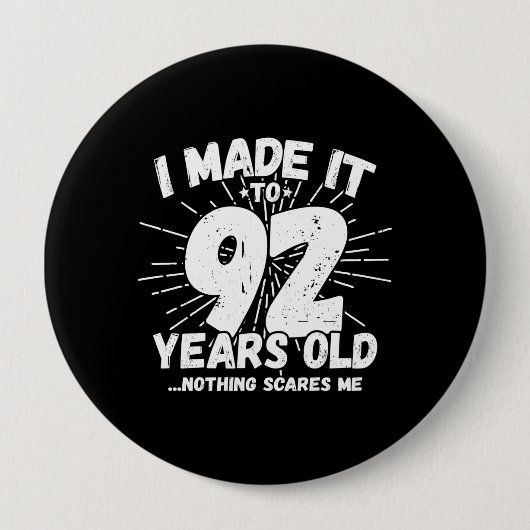 92おもしろい位誕生日引用文皮肉92歳 缶バッジ (正面)
