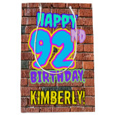 92歳の誕生日：楽しい都会の落書きにインスパイアされたルック ミディアムペーパーバッグ (正面)