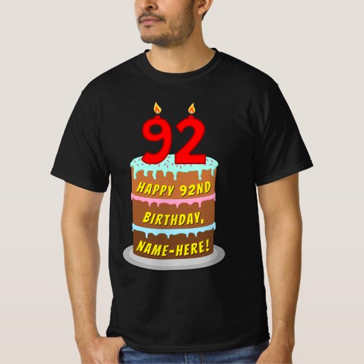 92番目の誕生日—おもしろいケーキとキャンドル、名前をカスタムする付き Tシャツ (正面)