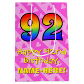 92誕生日:おもしろいピンクのハートストライプ; Rainbow 92 ミディアムペーパーバッグ (裏面)