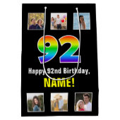 92誕生日: Rainbow "92",写真カスタムと名前 ミディアムペーパーバッグ (裏面)