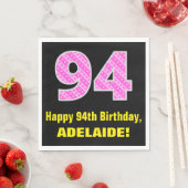 94誕生日:ピンクストライプ色のハートと"94" +名前 スタンダードランチョンナプキン (インサイチュ)