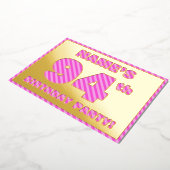 94th Birthday Party —はっきりした、おもしろい、ピンクストライプ色94 箔招待状 (回転した状態)