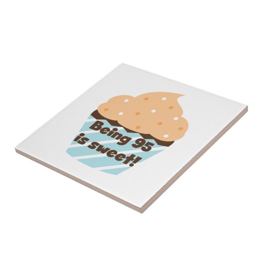 95歳は甘い誕生日Tシャツとプレゼント タイル (側面)